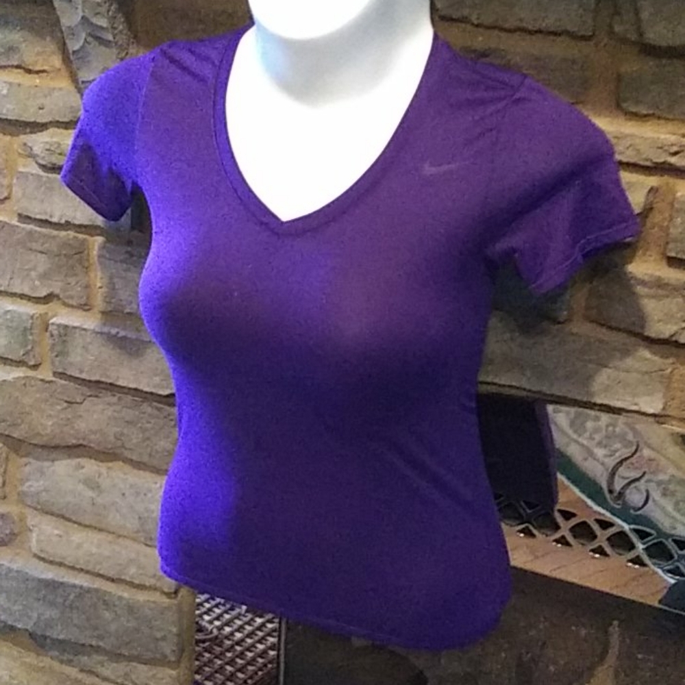 🔥Womens Nike Tee - Picture 2 of 5